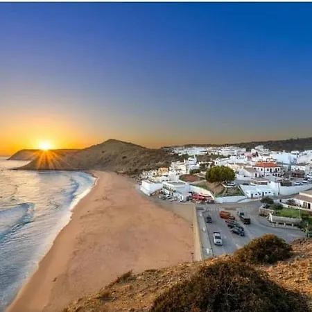 Casa Laranja, Aromas Burgau