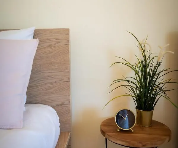 Casa Laranja, Aromas Burgau