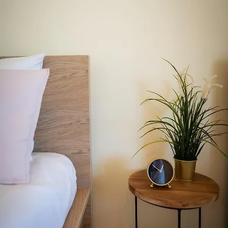 Casa Laranja, Aromas Burgau